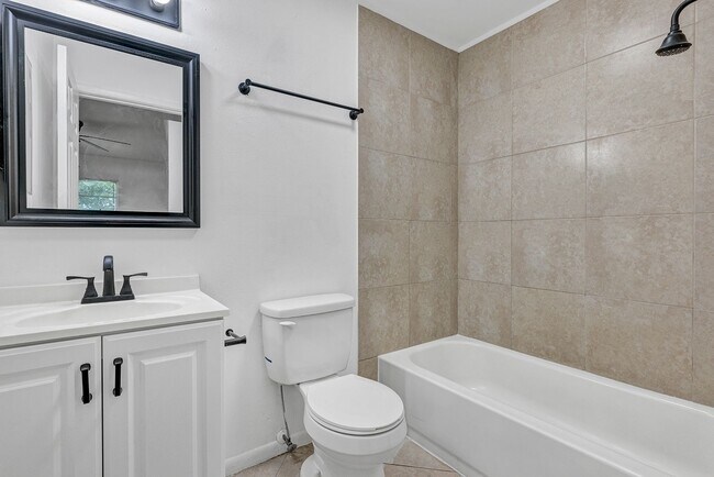 Building Photo - Affordable 1-Bedroom Apartment for Rent – Great Location in Ocala!