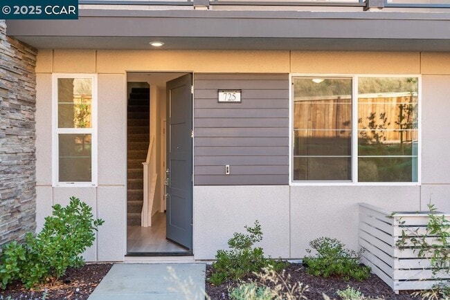Building Photo - 725 Delve Ct
