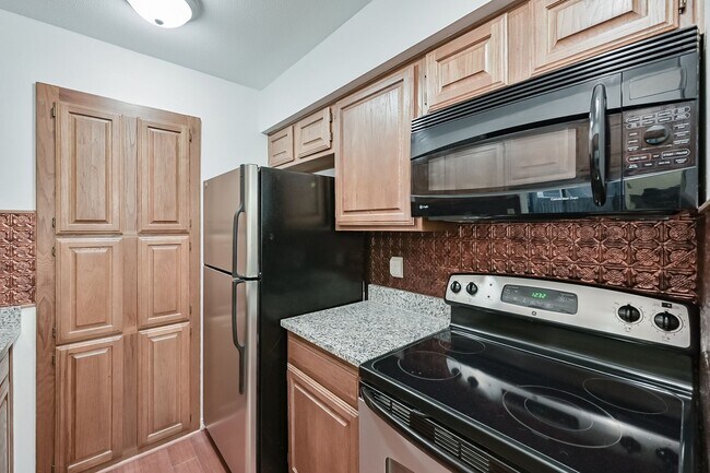 Building Photo - North Arlington Condo - 5 minutes to AT&T Stadium and Globe Life Field!