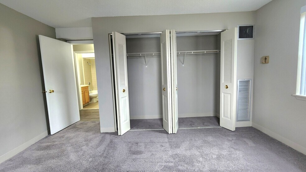 Building Photo - 77 N Point Dr