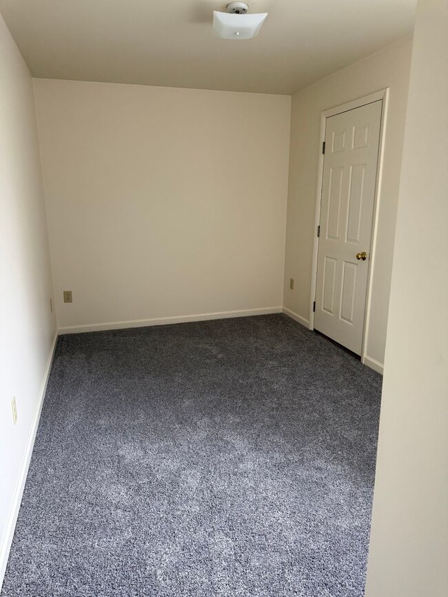 Building Photo - 112 S Fayette St