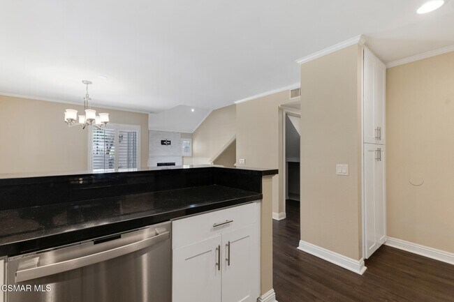 Building Photo - 408 Via Colinas