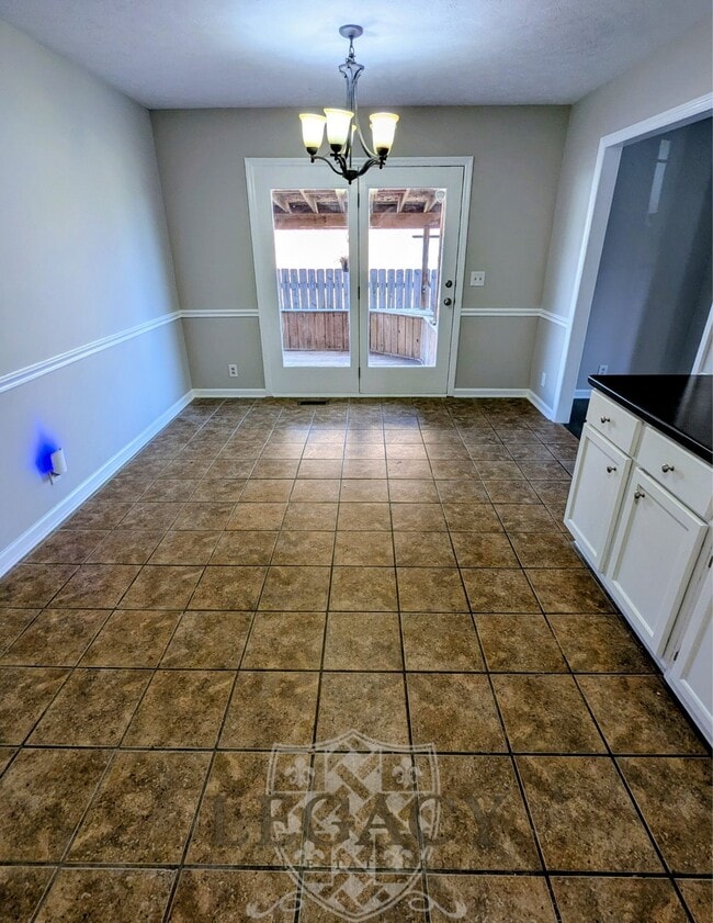 Building Photo - 221 Benefield Dr