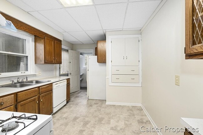Building Photo - 1639 Wendler Ave SW