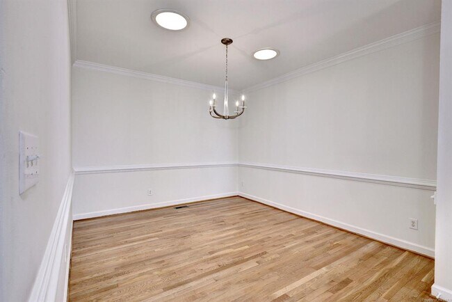 Building Photo - 8321 Barons Ct