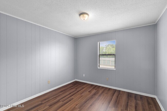 Building Photo - 107 Ravenwood Dr