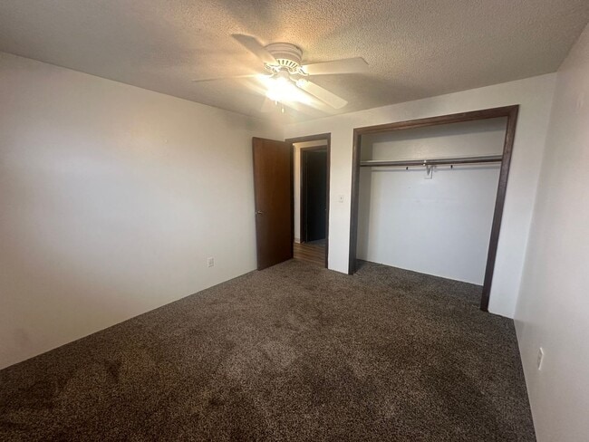 Building Photo - Three bedroom, Two bathroom home located i...