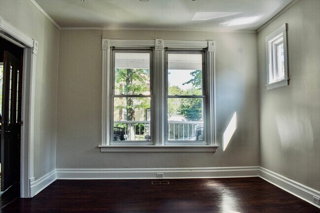Building Photo - 1008 Garnett Pl