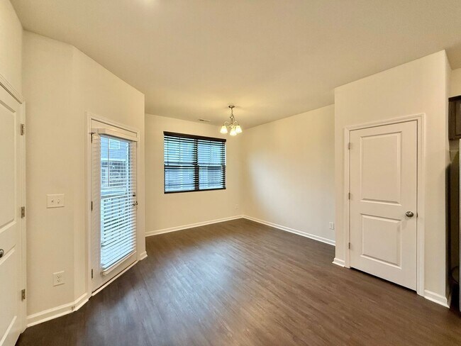 Building Photo - Stunning 3BD, 3.5BA Raleigh Townhome in the Desirable 5401 North Community Within Walking Distanc...