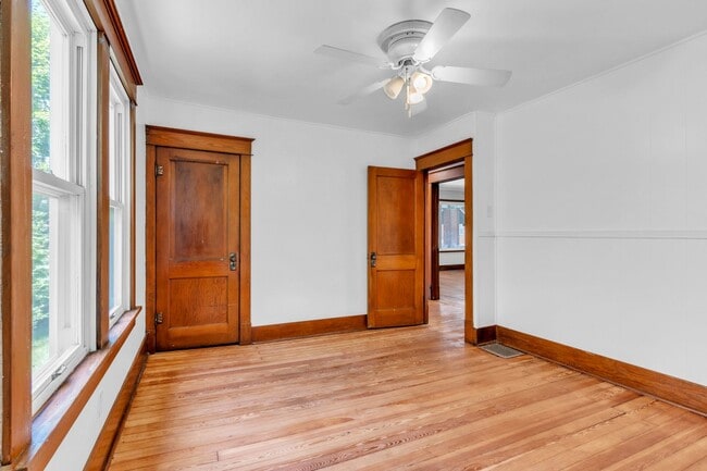 Building Photo - 2 Bed 1 Bath in Rochester, PA