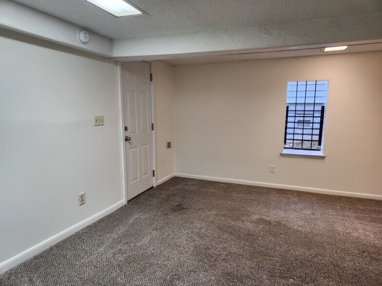 Building Photo - 416 10th Ave S