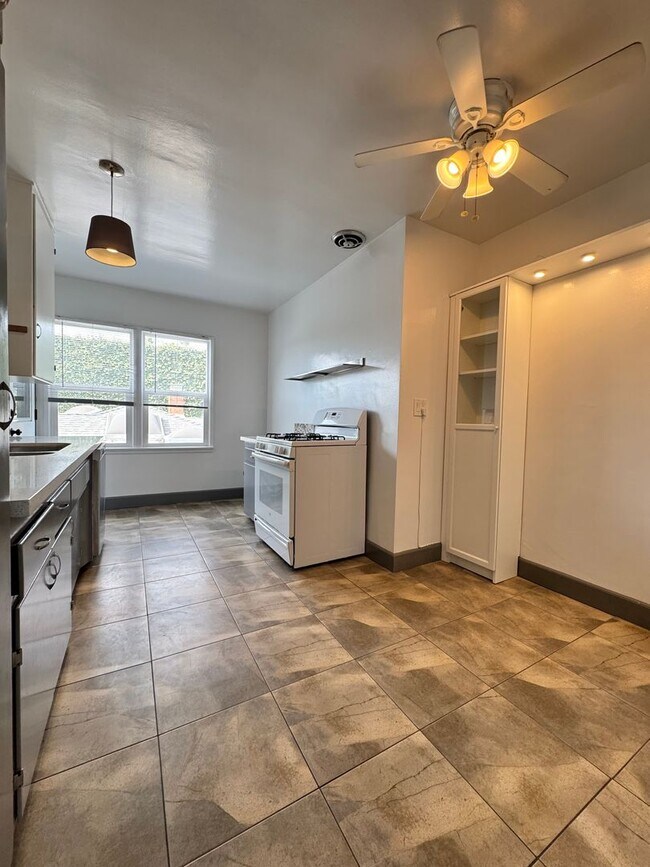 Interior Photo - 12556 W Washington Blvd