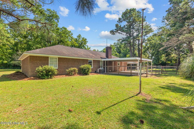 Building Photo - Beautiful 3 Bedroom, 2 Bath Home -135 Yate...