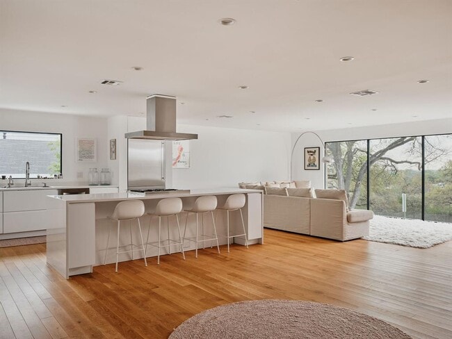 Building Photo - 4908 Balcones Dr