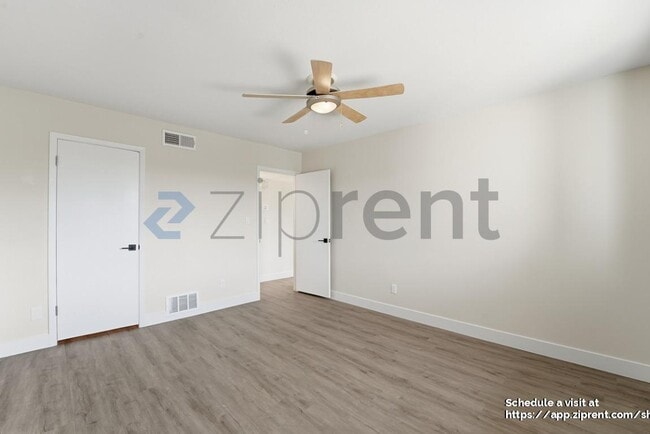 Building Photo - 4142 E Calle Redonda