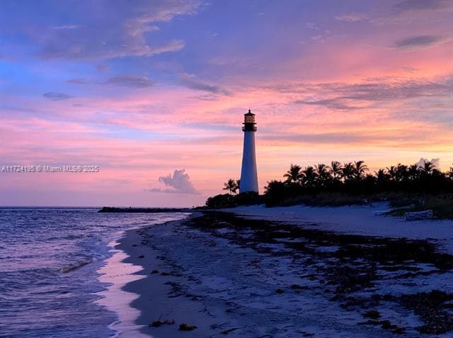 Building Photo - 881 Ocean Dr