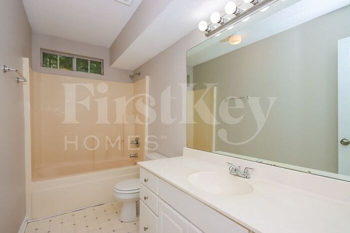 Building Photo - 2935 Canary Ct