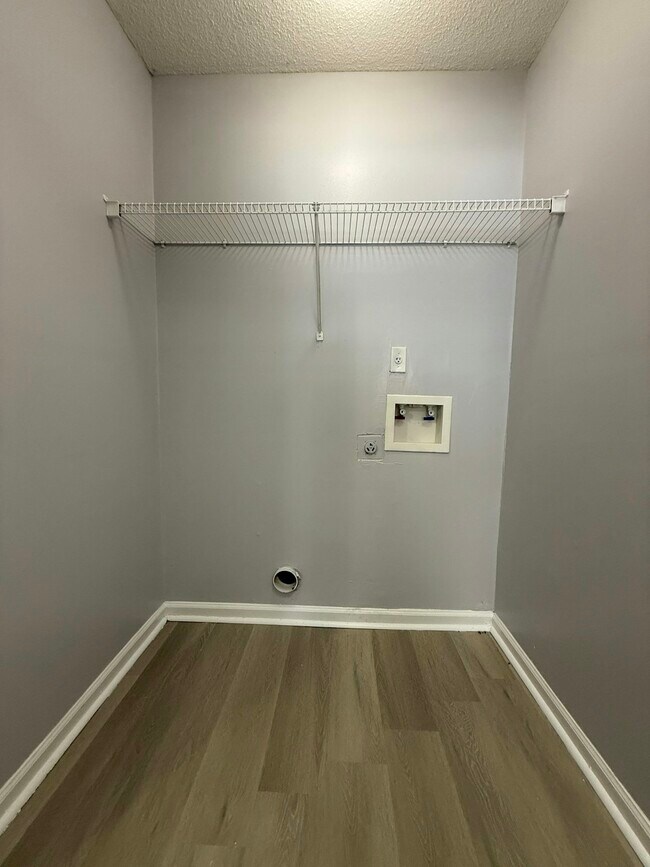 Building Photo - 1156 Fields Rd