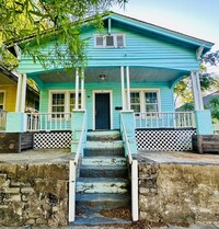 Building Photo - DOWNTOWN - 2 Bedroom - Big House! MOVE IN ...