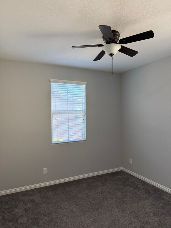 Building Photo - Must See 3 bedroom Townhome