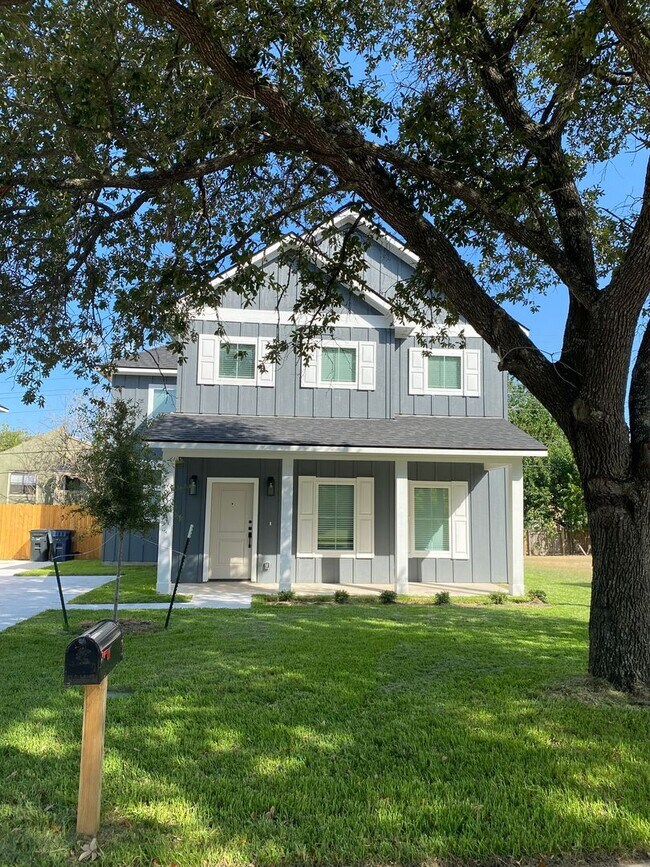 Building Photo - 208A Sterling