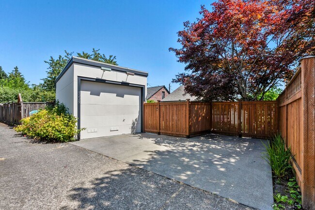 Building Photo - 3bd/1.75ba Seattle Home