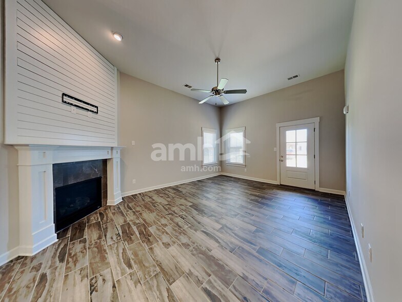 Building Photo - 2653 Molly Ln