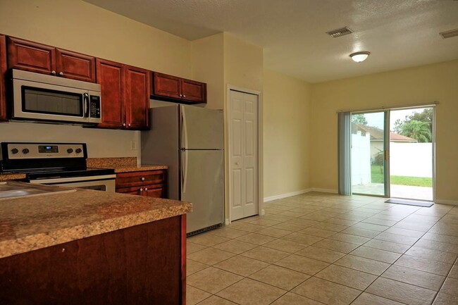 Building Photo - Kissimmee Duplex