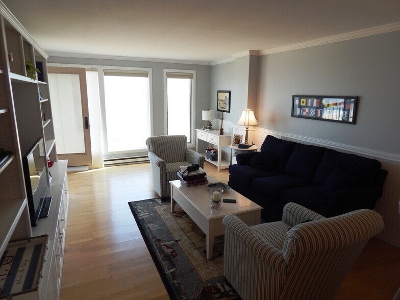 Building Photo - 1 Seacliff Ave