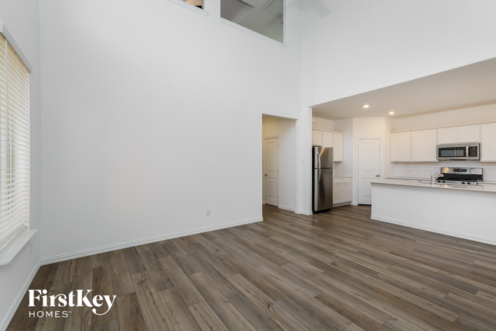 Building Photo - 2528 Northcote Dr