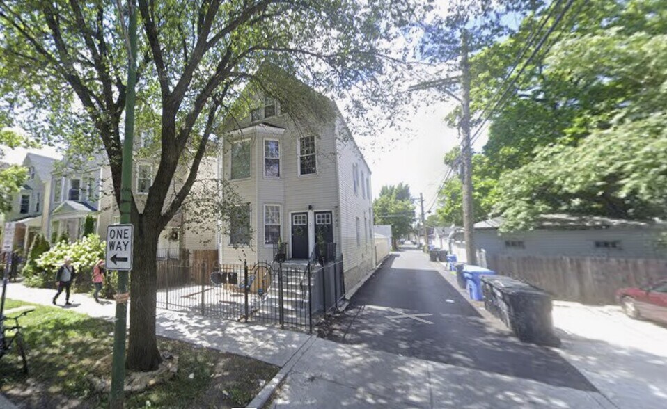 EXTERIOR - 2742 N Lawndale Ave