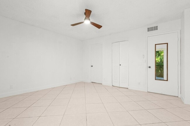 Building Photo - 7301 Amberly Ln