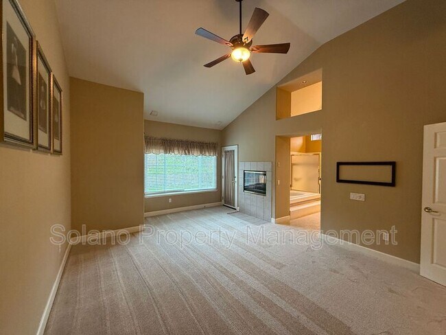 Building Photo - 685 Hillcrest Cir