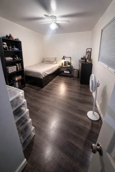 Building Photo - 150 W 49th St