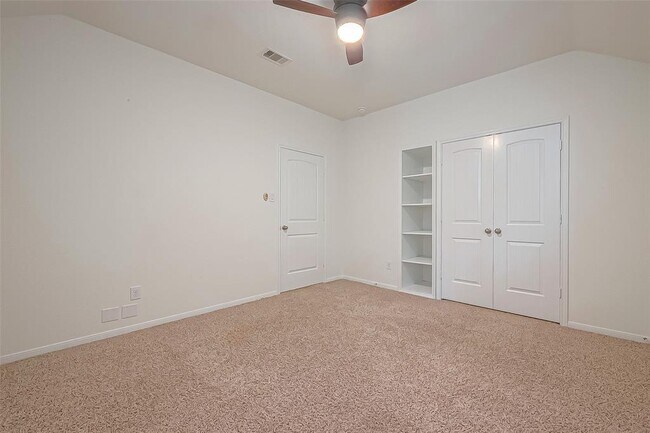 Building Photo - 1924 Honey Laurel Dr