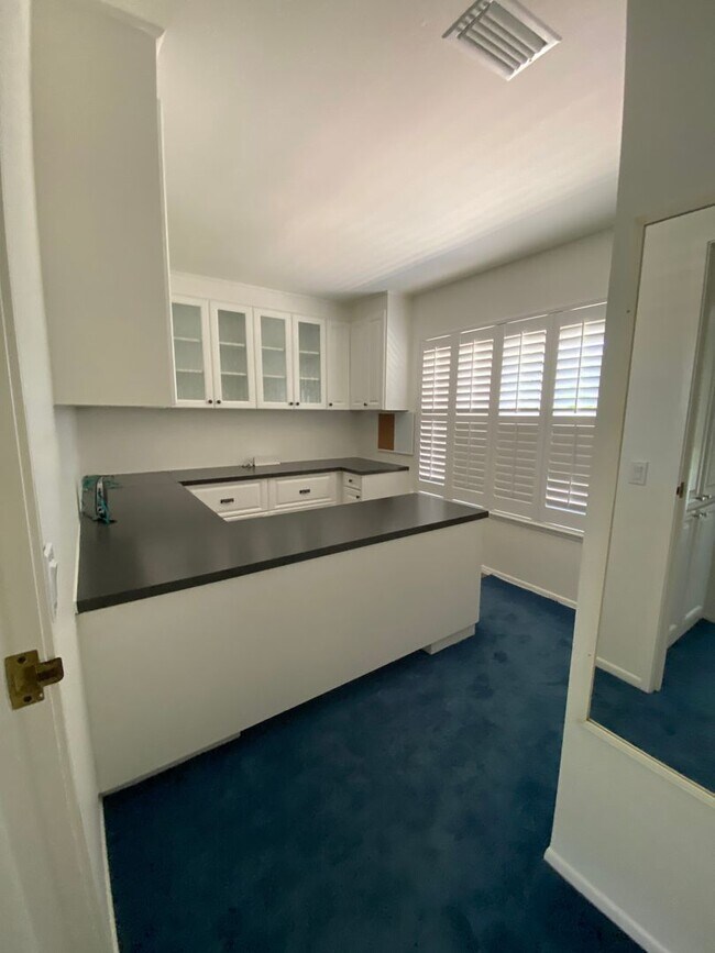 Building Photo - 6954 Viking Ct
