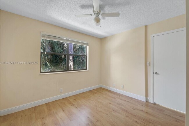Building Photo - 1256 S Military Trail