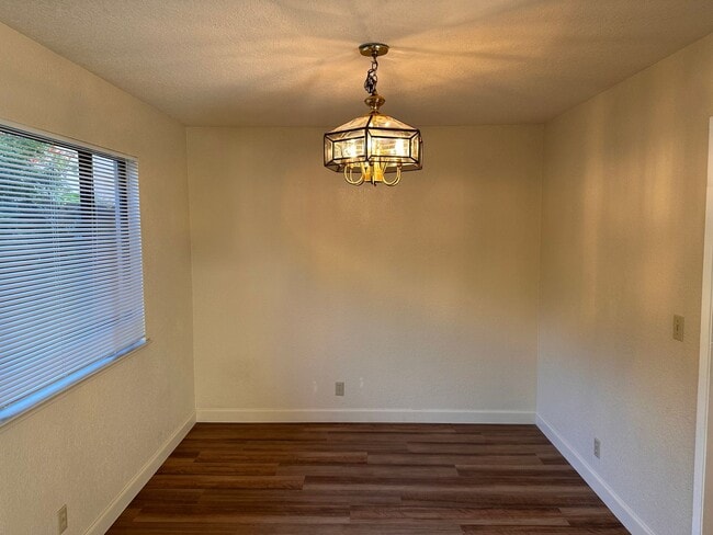 Building Photo - Marina Home in Cypress Cove Neighborhood