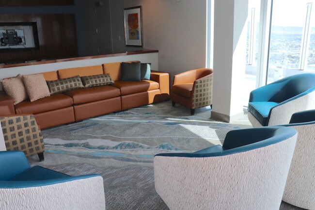 Building Photo - Unfurnished Downtown Hi-Rise Loft near the...