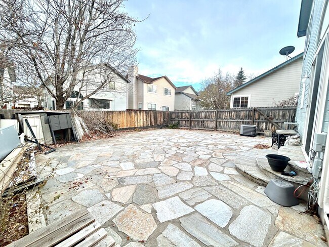 Building Photo - Looking for a Quality tenant who Appreciates a Gourmet Kitchen