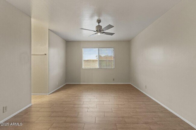 Building Photo - 7120 W Sunnyslope Ln