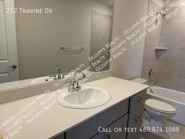 Building Photo - 212 Travine Dr