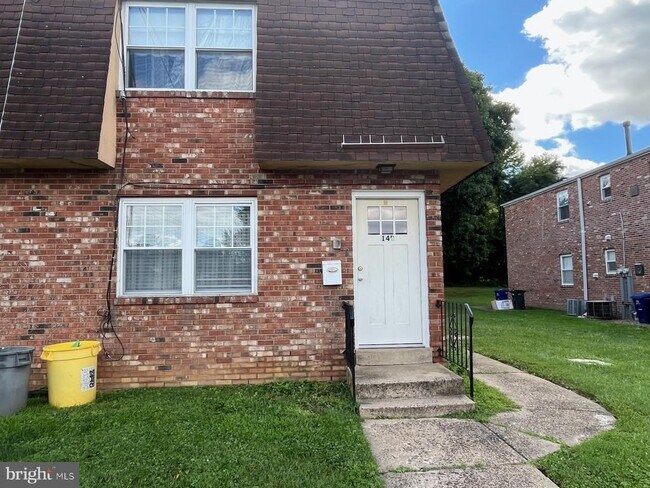 Building Photo - 16 Apel Ave