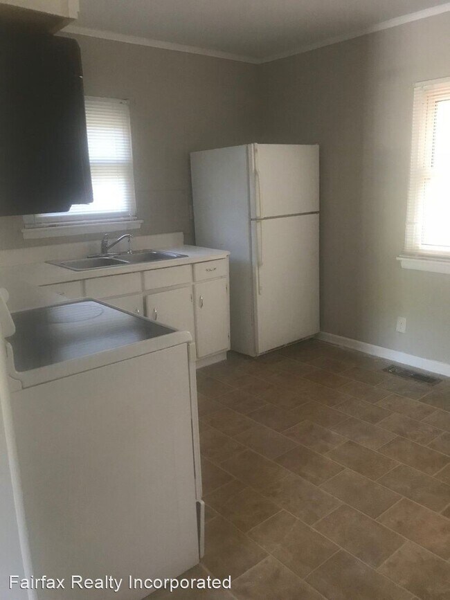 Building Photo - 3 br, 1.5 bath House - 16 Durante Place
