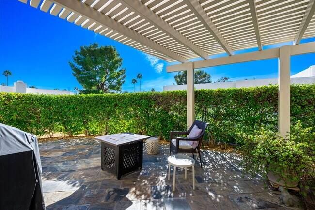 Building Photo - 6071 Hazeltine Plaza