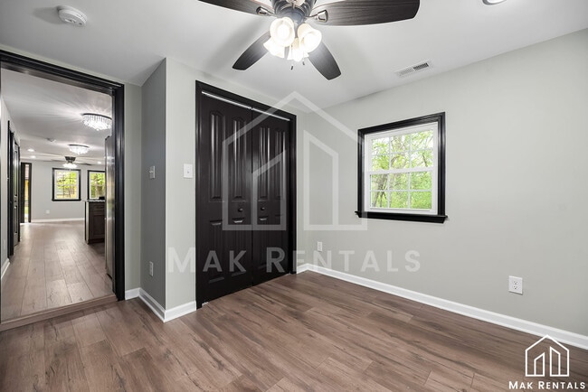 Building Photo - Cloaninger