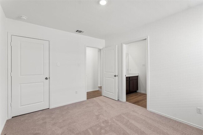 Building Photo - 625 Waterway Ave