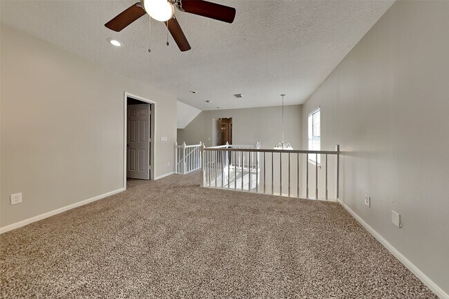 Building Photo - 6 E Summer Storm Cir