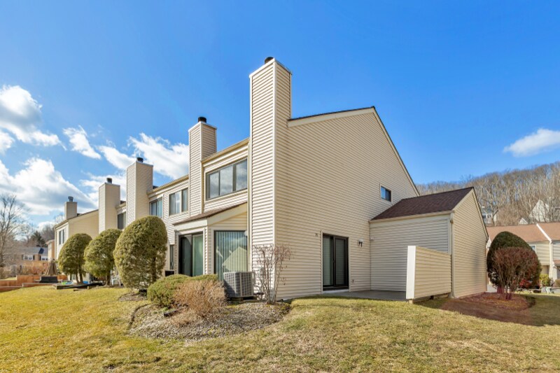 Building Photo - 23 Deer Run