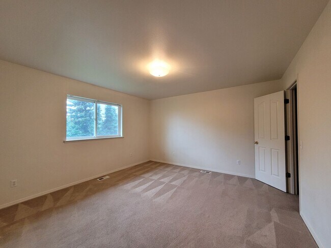 Building Photo - 1601 Waterwood Cir